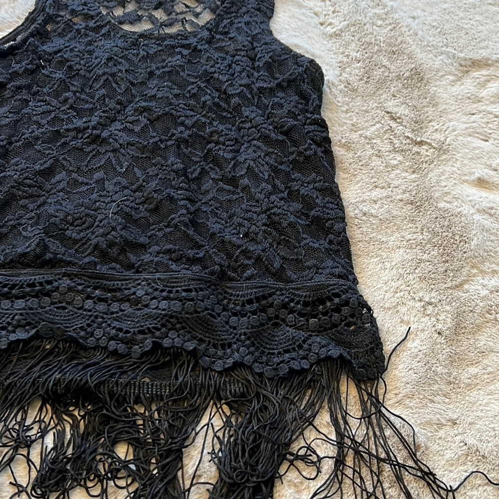 Black full lace back with fringe at bottom sleeveless blouse women’s size small